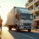 Camion de déménagement devant une maison ensoleillée