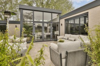 Véranda à Évreux : tendances et solutions sur mesure pour votre habitat