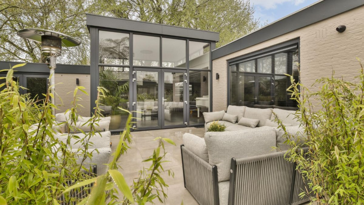 Véranda à Évreux : tendances et solutions sur mesure pour votre habitat
